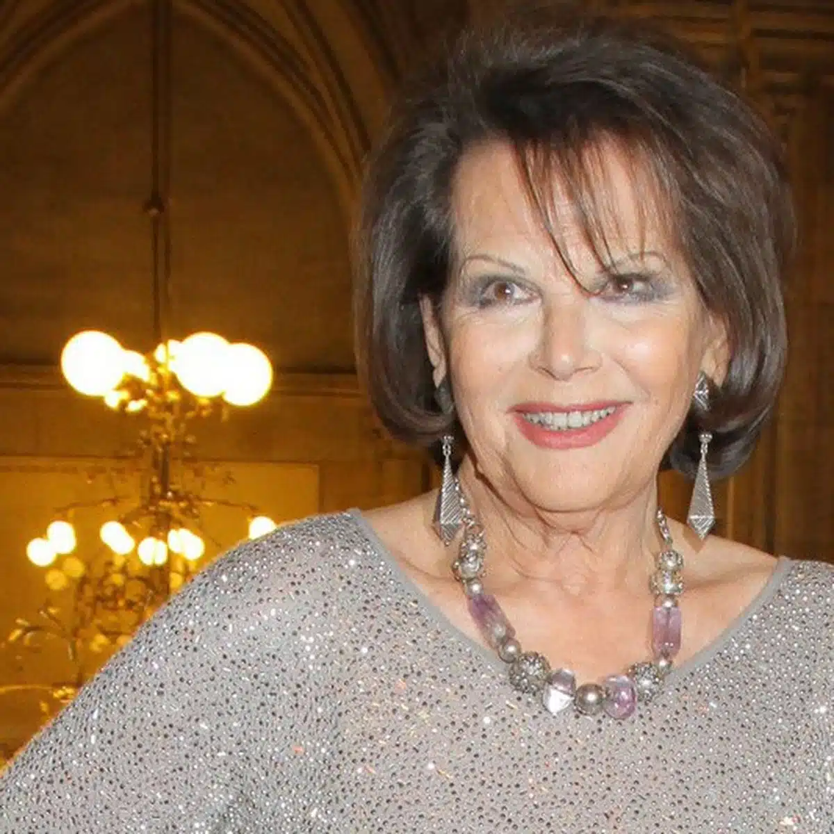 Claudia Cardinale âgée, souriante