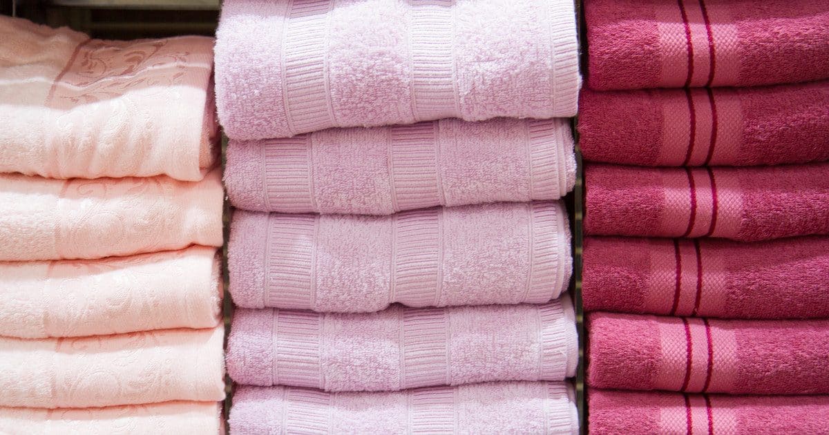 Serviettes pliées avec précision