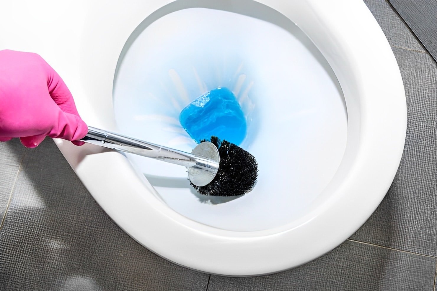 Solution nettoyante maison pour toilettes