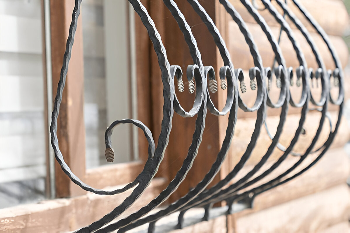 Installation professionnelle d'une grille de fenêtre