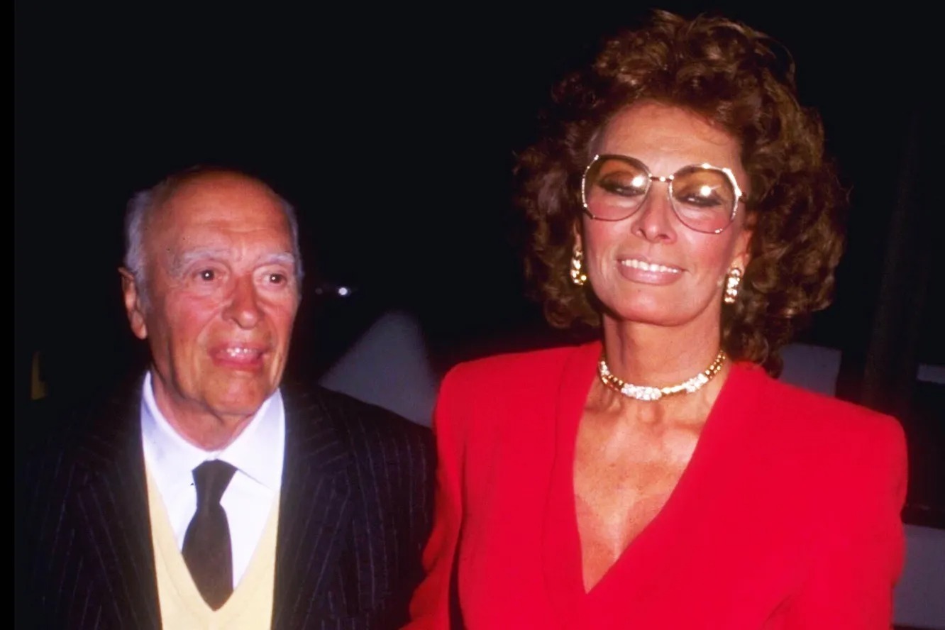 Sophia Loren et Carlo Ponti souriants lors d'un événement public
