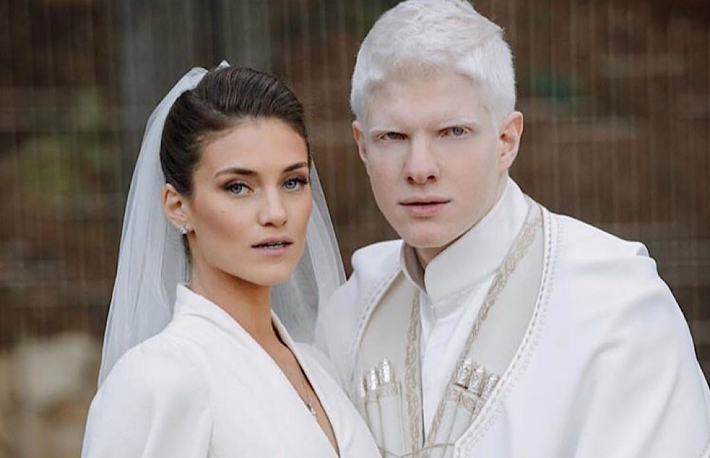 La famille Ivanichvili r&eacute;unie lors d'un voyage, souriante et complice