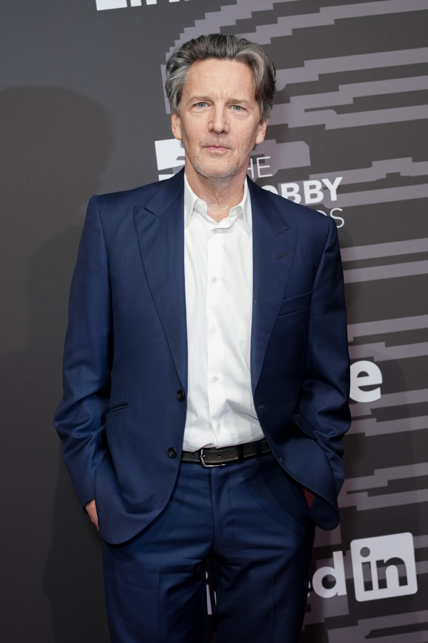 Andrew McCarthy aujourd'hui, avec un regard apaisé et souriant