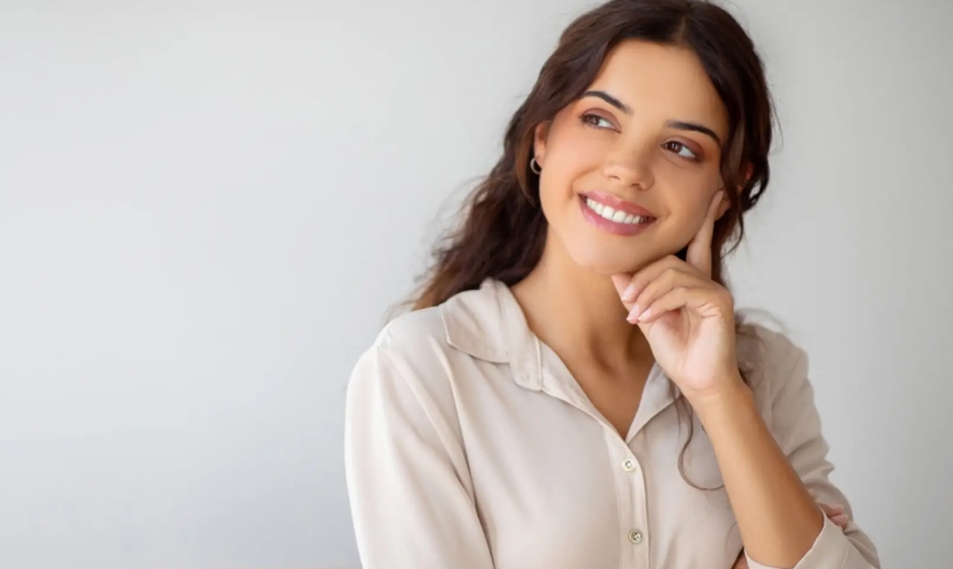 Image d'une lettre manuscrite et de documents officiels