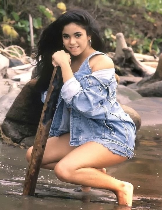 Shakira enfant souriante