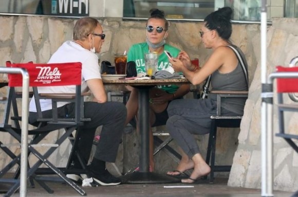 La m&egrave;re d'Alena Kaverina s'exprime sur la relation