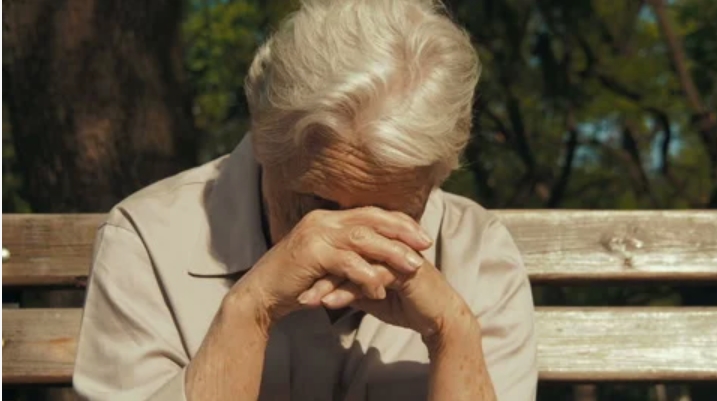 Image d'un adolescent souriant et apaisant, &eacute;voquant la gentillesse