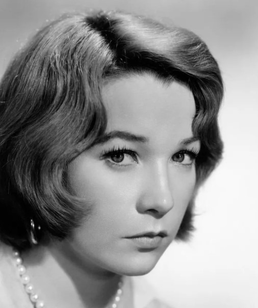 Shirley MacLaine sur un plateau de tournage dans les ann&eacute;es 60
