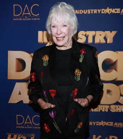 Shirley MacLaine aujourd'hui, souriante et sereine