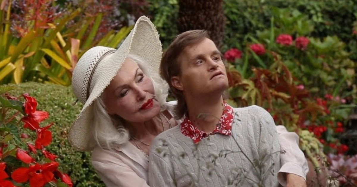 Julie Newmar, jeune et aujourd'hui