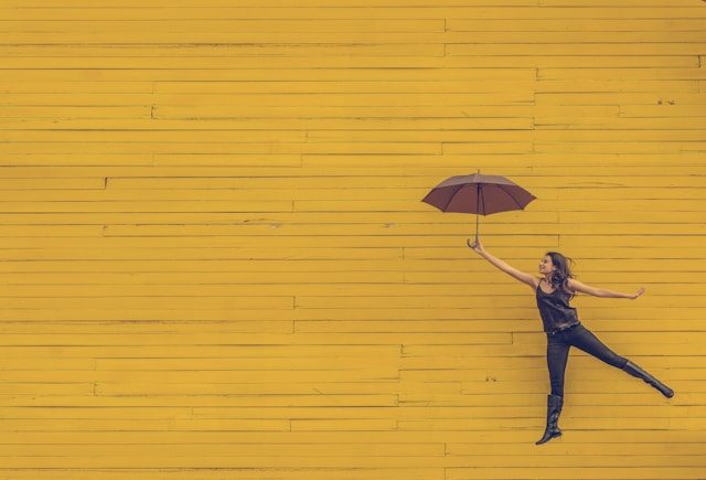 Banc avec parapluie manquant
