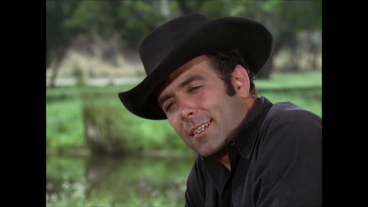 Image d'archive montrant Pernell Roberts dans diff&eacute;rents r&ocirc;les